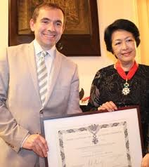 Đại sứ Pháp trao Huân chương Bắc đẩu Bội tinh hạng Ba tặng bà Tôn Nữ Thị Ninh  - ảnh 1
